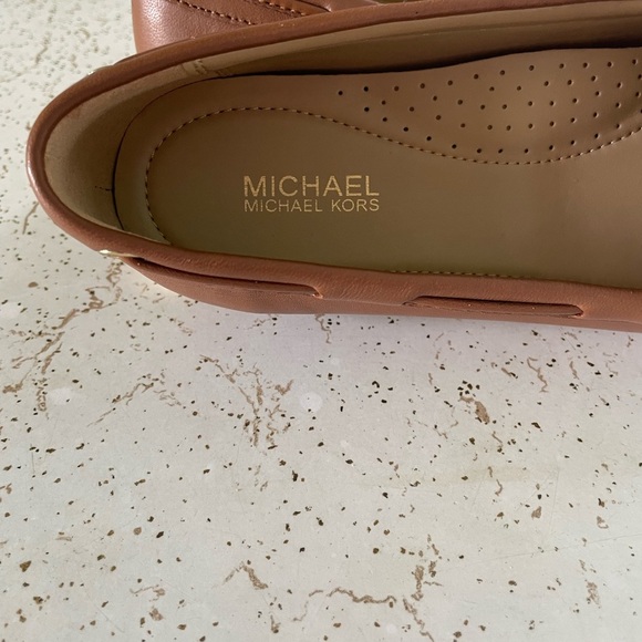 Michael Kors Women’s British Tan Leather Loafers NWOB Sz 6 - Picture 4 of 7